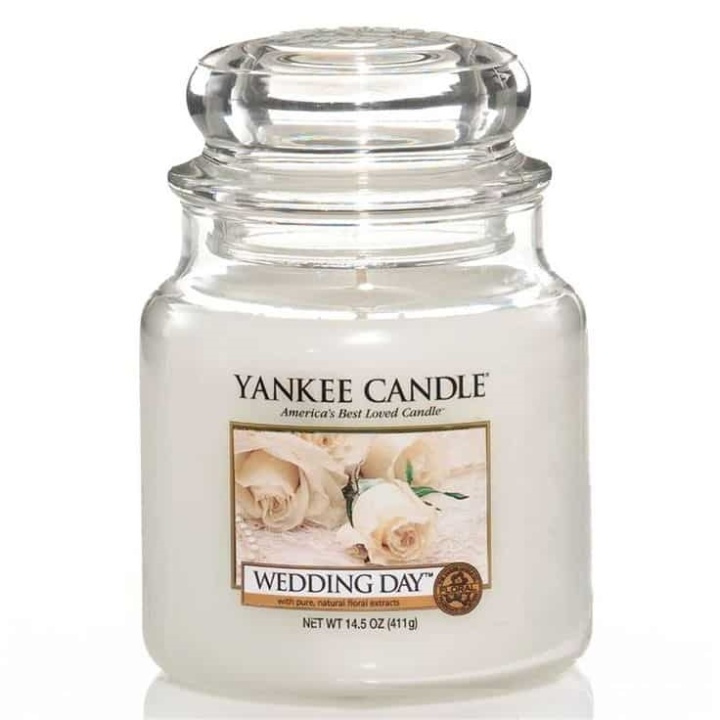 Yankee Candle Classic Medium Jar Fluffy Towels Candle 411g in de groep BEAUTY & HEALTH / Geuren & Parfum / Overige geuren / Geurkaarsen bij TP E-commerce Nordic AB (38-67666)