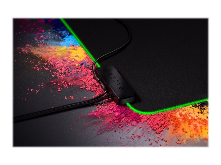 Razer Goliathus Extended Chroma - Musmatta in de groep COMPUTERS & RANDAPPARATUUR / GAMING / Muismat bij TP E-commerce Nordic AB (38-86122)