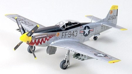 Tamiya 1/72 NA F-51D MUSTANG in de groep SPORT, VRIJE TIJD & HOBBY / Hobby / Kunststof modellen / Vliegtuigen/helikopters bij TP E-commerce Nordic AB (A06205)