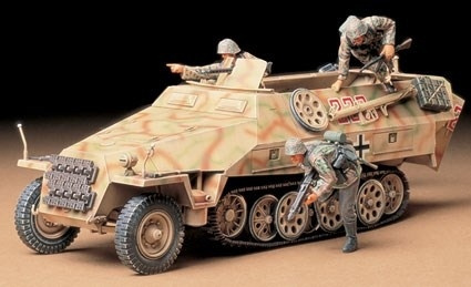 Tamiya 1/35 SD KFZ 251/1 AUF D in de groep SPORT, VRIJE TIJD & HOBBY / Hobby / Kunststof modellen / Militaire voertuigen (land) bij TP E-commerce Nordic AB (A06307)