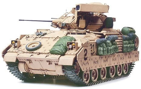 Tamiya 1/35 BRADLEY M2A2 ODS IFV in de groep SPORT, VRIJE TIJD & HOBBY / Hobby / Kunststof modellen / Militaire voertuigen (land) bij TP E-commerce Nordic AB (A06347)