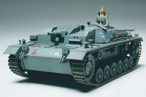 Tamiya 1/35 GERMAN STURMGESCHUTZ III in de groep SPORT, VRIJE TIJD & HOBBY / Hobby / Kunststof modellen / Militaire voertuigen (land) bij TP E-commerce Nordic AB (A06355)