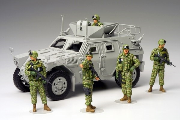 Tamiya 1/35 JGSDF Iraq H. assistance team in de groep SPORT, VRIJE TIJD & HOBBY / Hobby / Kunststof modellen / Militaire voertuigen (land) bij TP E-commerce Nordic AB (A06418)