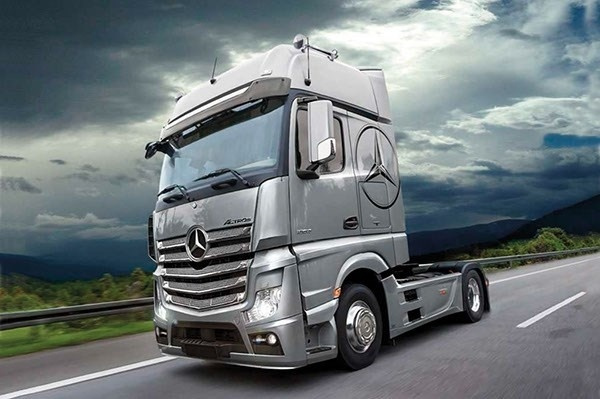 Italeri 1:24 MERCEDES BENZ ACTROS MP4 GIGASPACE in de groep SPORT, VRIJE TIJD & HOBBY / Hobby / Kunststof modellen / Auto\'s bij TP E-commerce Nordic AB (A07105)