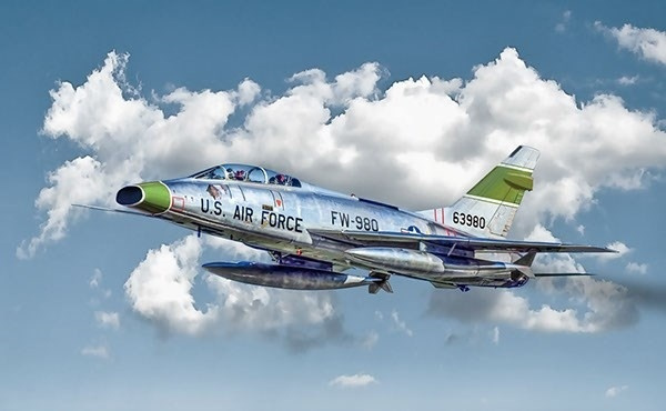 Italeri 1:72 F-100F Super Sabre in de groep SPORT, VRIJE TIJD & HOBBY / Hobby / Kunststof modellen / Vliegtuigen/helikopters bij TP E-commerce Nordic AB (A07174)