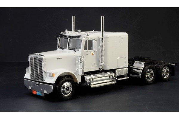 Italeri 1:24 Freightliner FLD 120 Special in de groep SPORT, VRIJE TIJD & HOBBY / Hobby / Kunststof modellen / Auto\'s bij TP E-commerce Nordic AB (A07198)