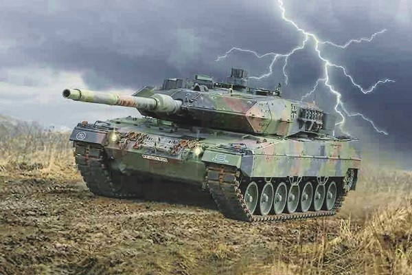 Italeri 1:35 Leopard 2A6 in de groep SPORT, VRIJE TIJD & HOBBY / Hobby / Kunststof modellen / Militaire voertuigen (land) bij TP E-commerce Nordic AB (A07238)