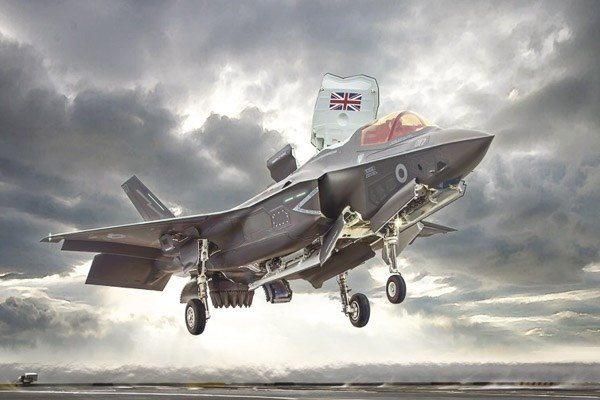 Italeri 1:72 F-35 B Lightning II in de groep SPORT, VRIJE TIJD & HOBBY / Hobby / Kunststof modellen / Vliegtuigen/helikopters bij TP E-commerce Nordic AB (A07270)