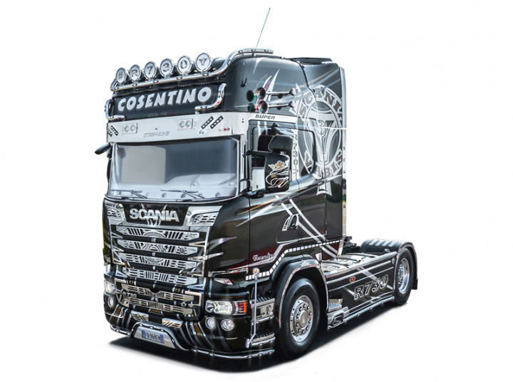 Italeri 1:24 Scania R730 Streamline Show Trucks in de groep SPORT, VRIJE TIJD & HOBBY / Hobby / Kunststof modellen / Auto\'s bij TP E-commerce Nordic AB (A07332)