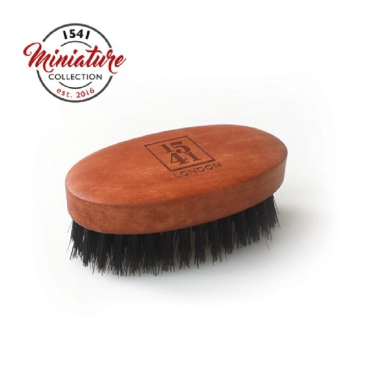 1541 London Mini Beard & Moustache Brush Pearwood in de groep BEAUTY & HEALTH / Haar & Styling / Scheren & Trimmen / Baardkammen & Scheerborstels bij TP E-commerce Nordic AB (A10180)