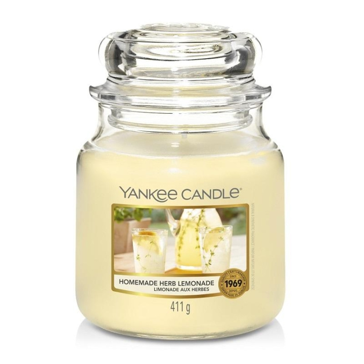 Yankee Candle Classic Medium Jar Homemade Herb Lemonade 411g in de groep BEAUTY & HEALTH / Geuren & Parfum / Overige geuren / Geurkaarsen bij TP E-commerce Nordic AB (C00630)