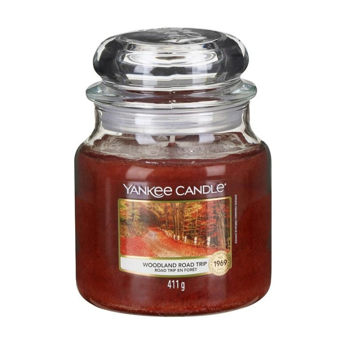 Yankee Candle Classic Medium Jar Woodland Road 411g in de groep BEAUTY & HEALTH / Geuren & Parfum / Overige geuren / Geurkaarsen bij TP E-commerce Nordic AB (C00648)