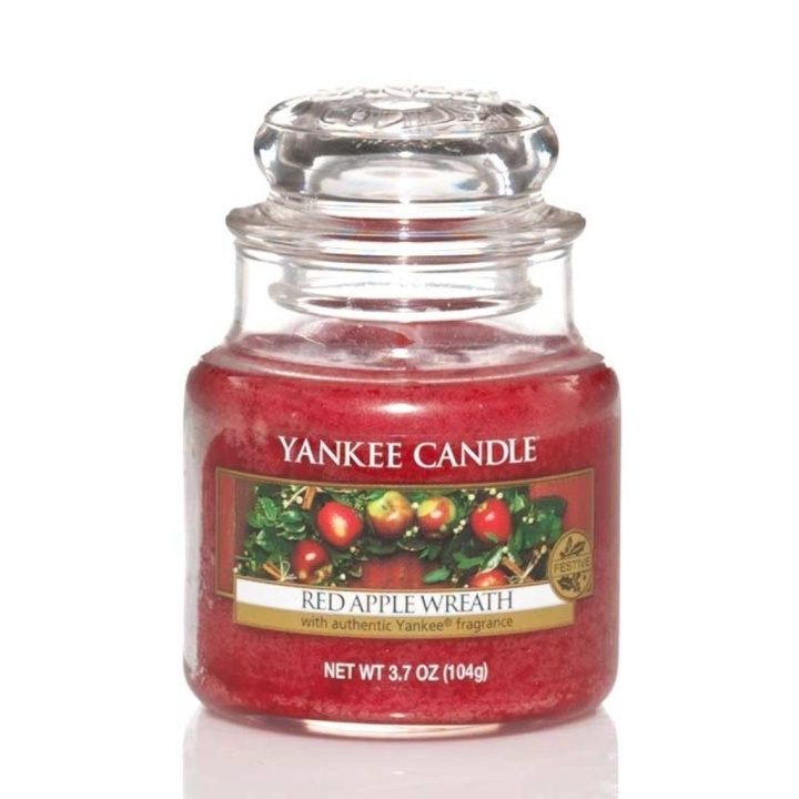 Yankee Candle Classic Small Jar Red Apple Wreath 104g in de groep BEAUTY & HEALTH / Geuren & Parfum / Overige geuren / Geurkaarsen bij TP E-commerce Nordic AB (C10815)