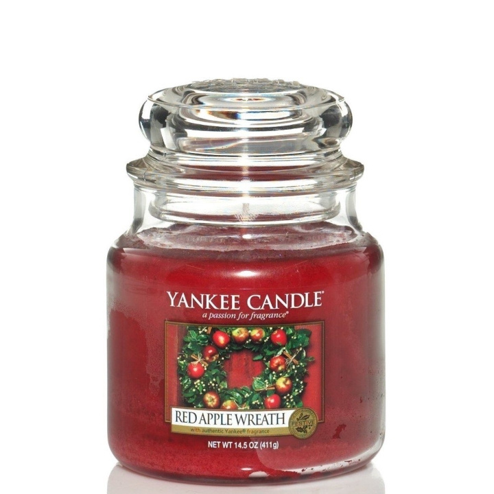 Yankee Candle Classic Medium Jar Red Apple Wreath 411g in de groep BEAUTY & HEALTH / Geuren & Parfum / Overige geuren / Geurkaarsen bij TP E-commerce Nordic AB (C10830)