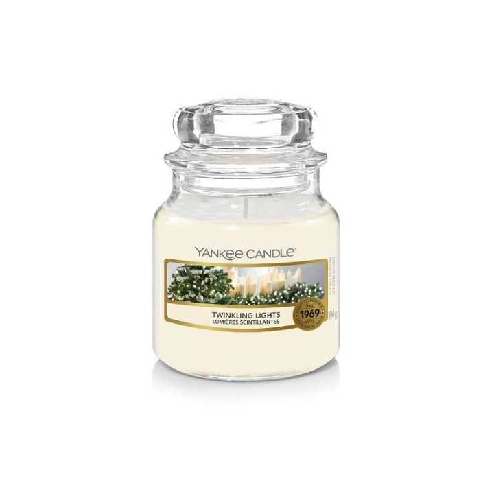 Yankee Candle Classic Small Jar Twinkling Lights 104g in de groep BEAUTY & HEALTH / Geuren & Parfum / Overige geuren / Geurkaarsen bij TP E-commerce Nordic AB (C11392)