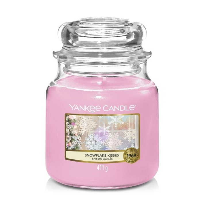 Yankee Candle Classic Medium Jar Snowflake Kisses 411g in de groep BEAUTY & HEALTH / Geuren & Parfum / Overige geuren / Geurkaarsen bij TP E-commerce Nordic AB (C14048)