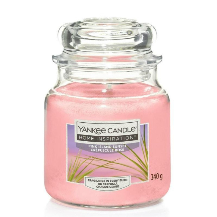 Yankee Candle Home Inspiration Medium Pink Island Sunset 340g in de groep BEAUTY & HEALTH / Geuren & Parfum / Overige geuren / Geurkaarsen bij TP E-commerce Nordic AB (C23056)