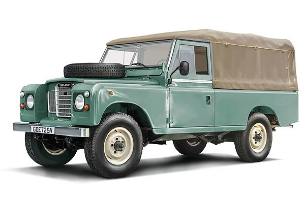 ITALERI 1:24 Land Rover 109 LWB in de groep SPORT, VRIJE TIJD & HOBBY / Hobby / Kunststof modellen / Auto\'s bij TP E-commerce Nordic AB (C29799)