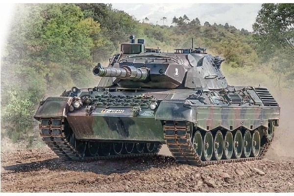 ITALERI 1:35 Leopard 1A5 in de groep SPORT, VRIJE TIJD & HOBBY / Hobby / Kunststof modellen / Militaire voertuigen (land) bij TP E-commerce Nordic AB (C29822)