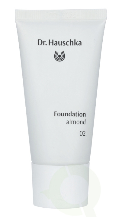 Dr. Hauschka Foundation 30 ml #02 Almond in de groep BEAUTY & HEALTH / Makeup / Make-up gezicht / Foundation bij TP E-commerce Nordic AB (C41394)