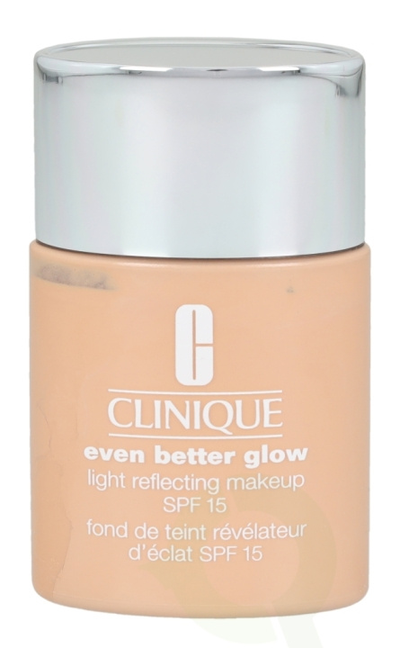 Clinique Even Better Glow Light Reflecting Makeup SPF15 30 ml WN04 Bone in de groep BEAUTY & HEALTH / Makeup / Make-up gezicht / Foundation bij TP E-commerce Nordic AB (C50251)