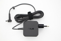 ASUS AC-Adapter 45 W, 19 V -virtalähde kannettaville (0A001-00692500) in de groep COMPUTERS & RANDAPPARATUUR / Laptops & accessoires / Computeroplader / Laptop oplader / Tot 14 inch bij TP E-commerce Nordic AB (C68260)