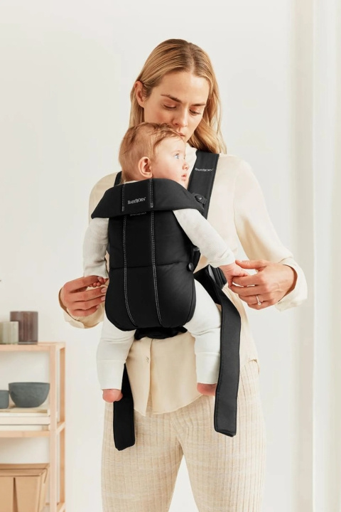 BabyBjörn Mini Geweven Rugzak, zwart in de groep SPEELGOED, KINDER- & BABYPRODUCTEN / Kindertextiel / Draagzak en draagdoeken bij TP E-commerce Nordic AB (C75343)