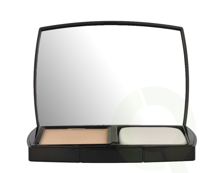 Chanel Ultra Le Teint Flawless Finish Compact Foundation 13 g B10 in de groep BEAUTY & HEALTH / Makeup / Make-up gezicht / Foundation bij TP E-commerce Nordic AB (C82927)