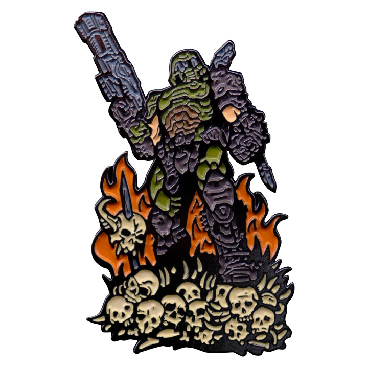 Fanatik DOOM Eternal Limited Edition Speld Badge in de groep SPEELGOED, KINDER- & BABYPRODUCTEN / Speelgoed / Figuren, Miniaturen & accessoires bij TP E-commerce Nordic AB (C94284)