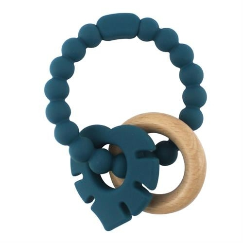 Magni Bijtarmband silicone met houten ring en blaadjesbijlage - Petroleumgroen (5546) in de groep SPEELGOED, KINDER- & BABYPRODUCTEN / Babyspeelgoed / Activiteitenspeelgoed bij TP E-commerce Nordic AB (C94336)