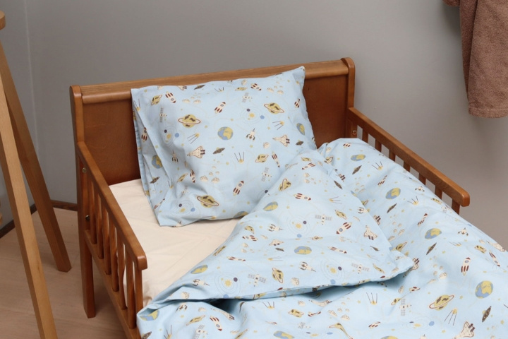 By Mats Beddengoed Baby maat 70 x 100 cm - Space Universe (MAT120) in de groep SPEELGOED, KINDER- & BABYPRODUCTEN / Kindertextiel / Beddengoed / Bedsets voor kinderwagens bij TP E-commerce Nordic AB (C97344)