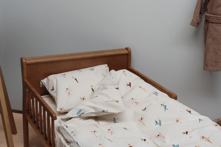 By Mats Beddengoed Junior Maat 100 x 140 cm - Dansend Ballet (MAT125) in de groep SPEELGOED, KINDER- & BABYPRODUCTEN / Kindertextiel / Beddengoed / Beddensets voor Junioren bij TP E-commerce Nordic AB (C97349)