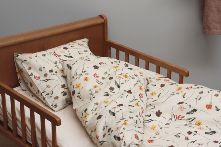 By Mats Beddengoed Baby maat 70 x 100 cm - Lentebloemen (MAT132) in de groep SPEELGOED, KINDER- & BABYPRODUCTEN / Kindertextiel / Beddengoed / Bedsets voor kinderwagens bij TP E-commerce Nordic AB (C97355)