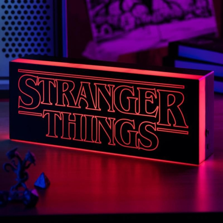 Stranger Things Logo Licht in de groep SPORT, VRIJE TIJD & HOBBY / Leuke dingen / Verzamelobjecten bij TP E-commerce Nordic AB (D07548)