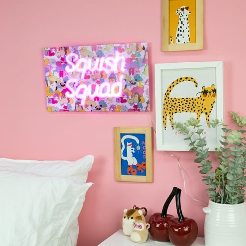 Squishmallows Squish Squad Neon Wandlamp - Neon Roze in de groep HOME ELECTRONICS / Verlichting / Wandlampen bij TP E-commerce Nordic AB (D07591)