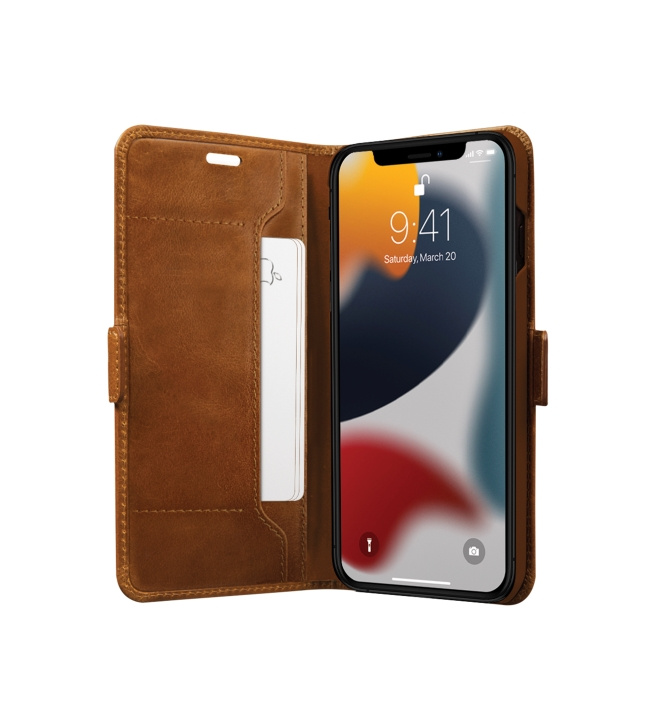 dbramante1928 Copenhagen Slim Flip Case - iPhone 13 Pro - Tan in de groep SMARTPHONE & TABLETS / Mobielbescherming / Apple / iPhone 13 Pro bij TP E-commerce Nordic AB (D12617)